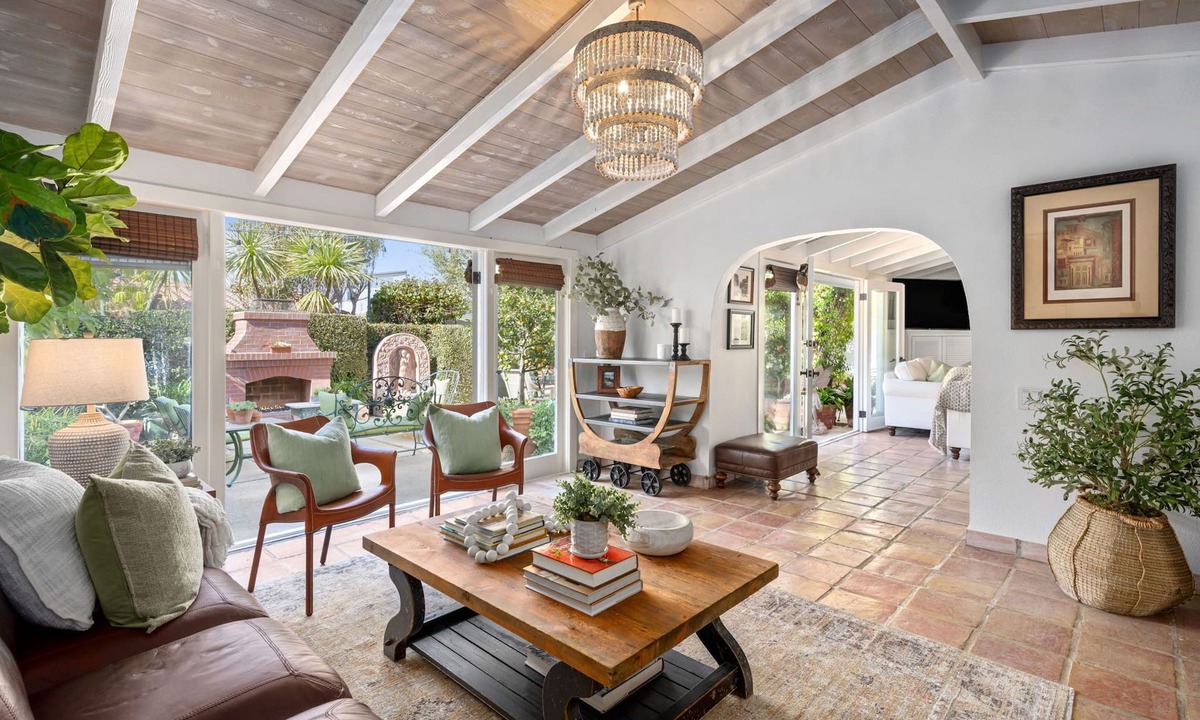 West Newport House | !0% DISCOUNT OCTOBER/NEWPORT BEACH 4BEDRM LUXURY HOME W PICKLE BALL COURTS