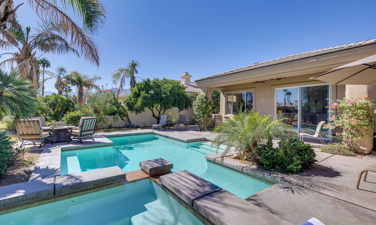 La Quinta House | 066097: La Quinta Home on Golf Course w/Pool!