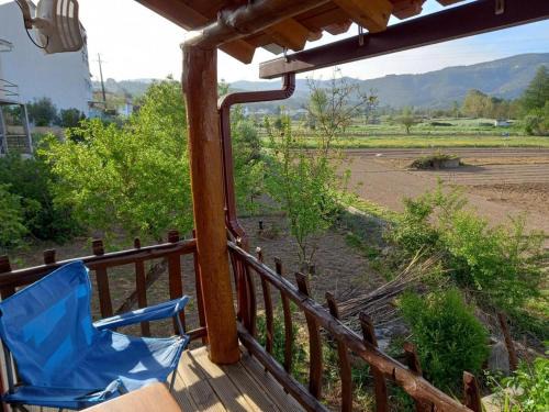 Coja House | 1 bed - Sleeps 4 - Pets - Balcony - Mtn View