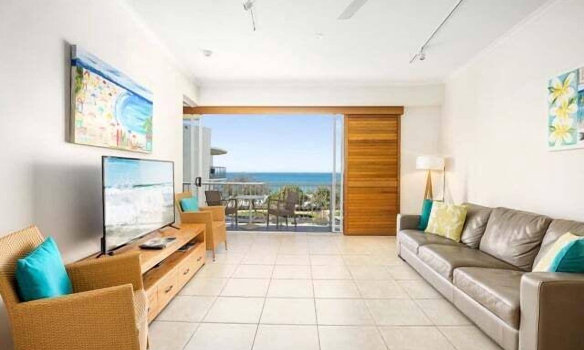 Kings Beach Resort | 1 Bedroom Balcony Poolside