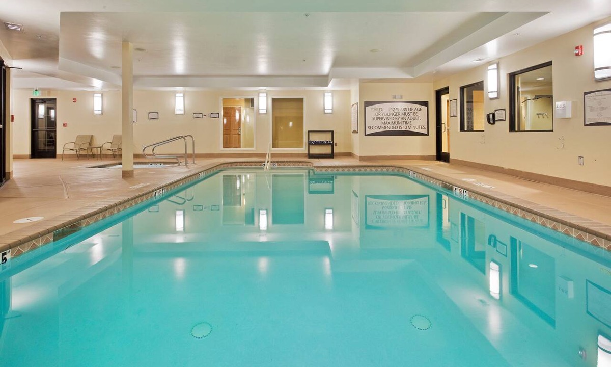 Reno/Tahoe Airport Condo | 1-Bedroom King Suite | Free Breakfast & Pool Reno