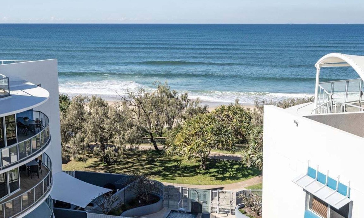Kings Beach Resort | 1 Bedroom Rooftop Poolside Tower