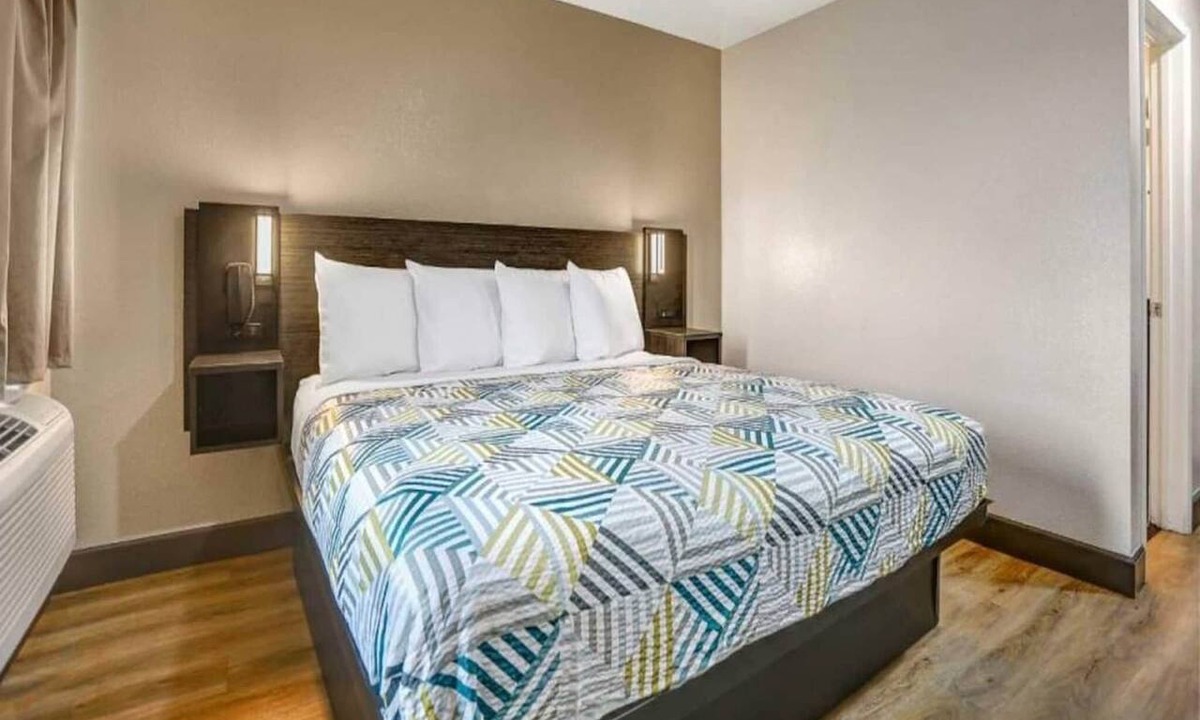 San Bernardino Apartment | 1 King Bed|Smoking,Mini Fridge