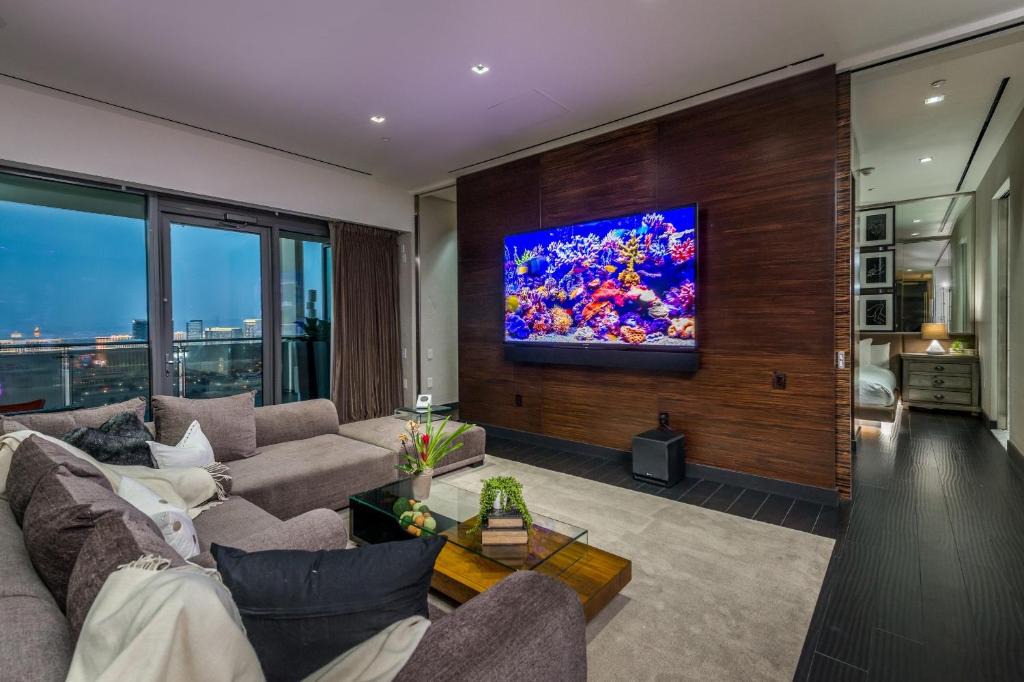 Las Vegas Apartment | $10 million penthouse with jacuzzi on balcony