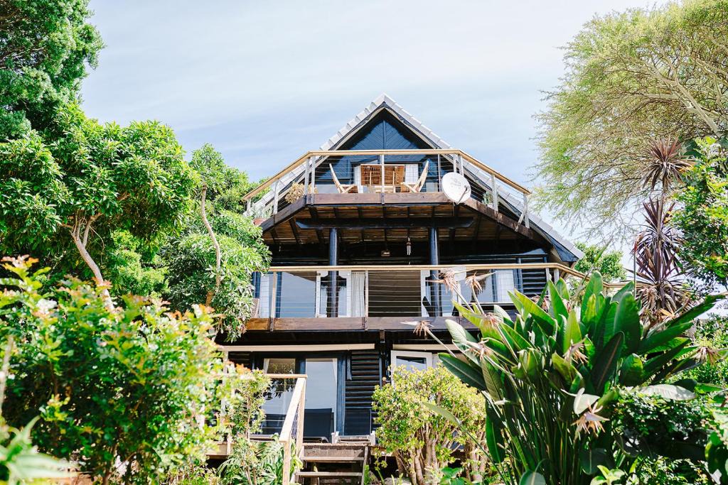 Wavecrest House | 10i Mimosa by African Perfection