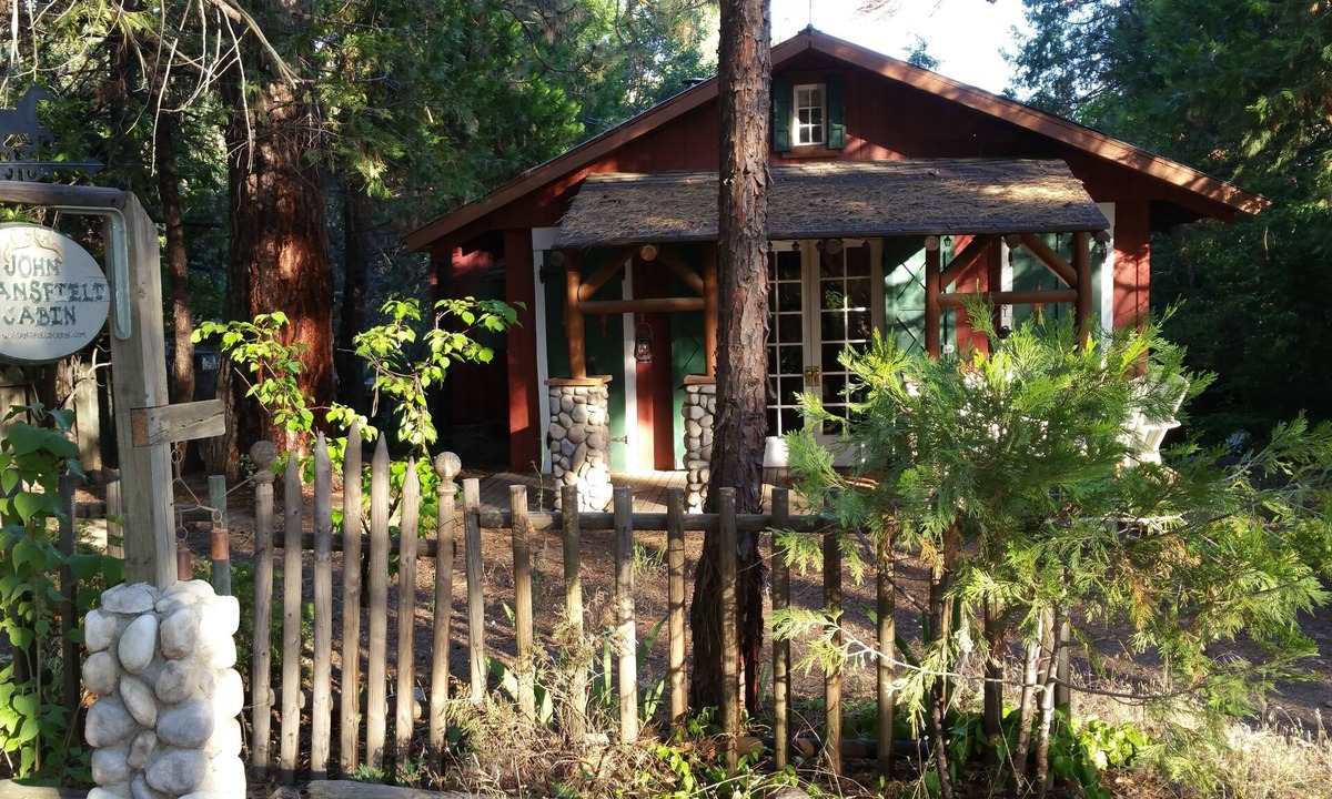 Pinehurst Cabin | 11 miles to Kings Canyon Natl Park with Wi-Fi