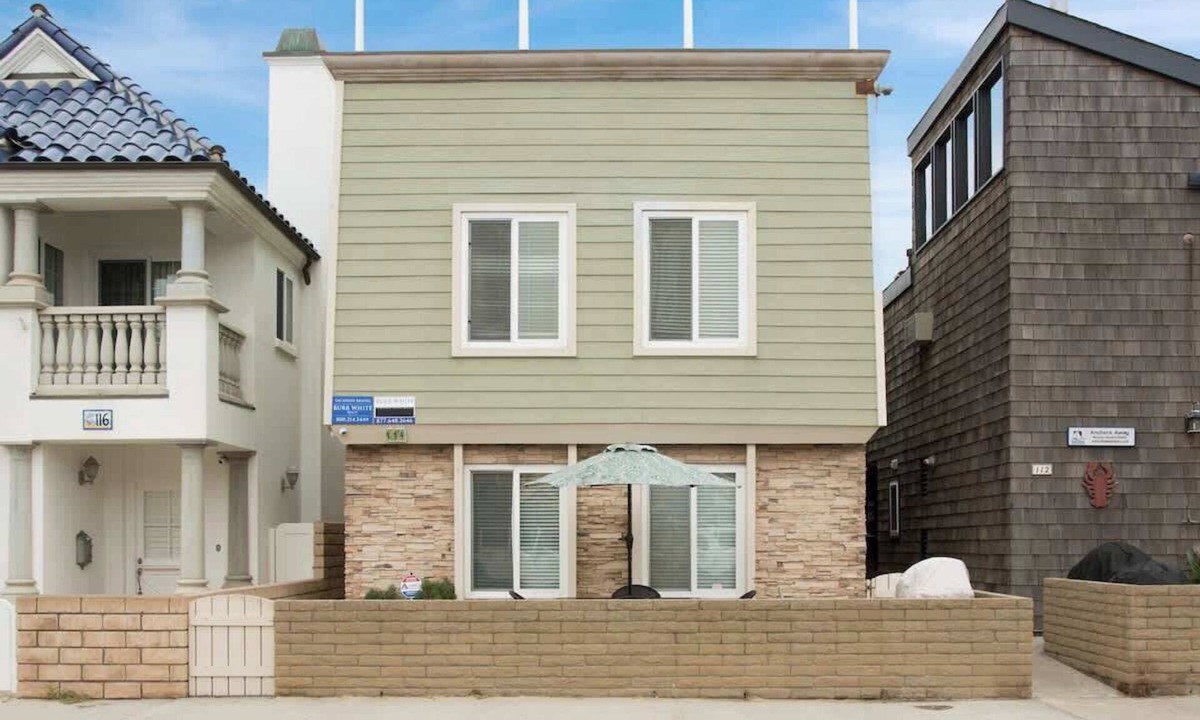 West Newport House | 114 31st A | Rare 1 bdr On Peninsula 3 Houses To Sand