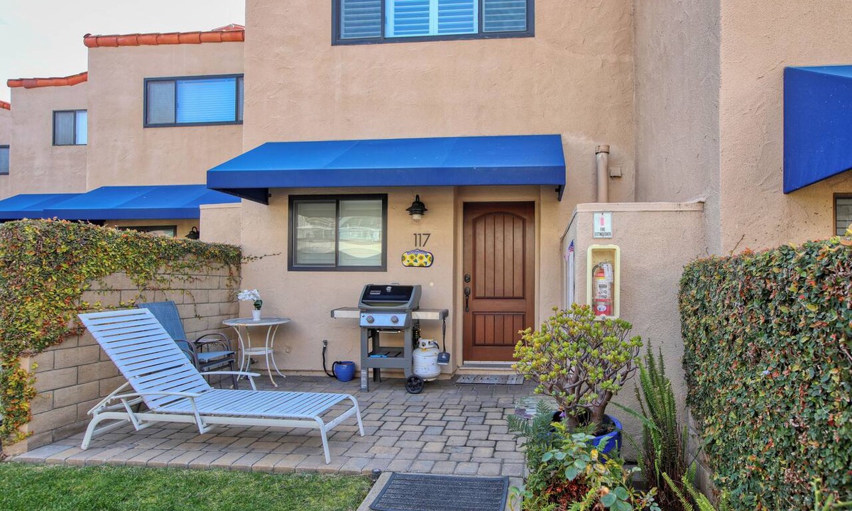 Downtown Condo | 117 Pismo Shores: 2 BR, 2.5 BA Condominium in Pismo Beach, Sleeps 6