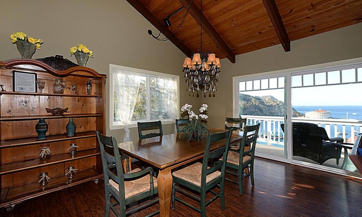 Avalon House | 123UT Upper: Hillside Chalet with Breathtaking Harbor View, WiFi