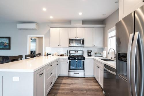 Balboa Island House | 129 Opal Ave B