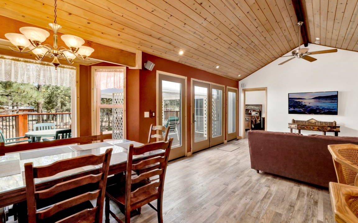 Woodlands Cabin | 140 m² Cabin ∙ 3 bedrooms ∙ 6 guests
