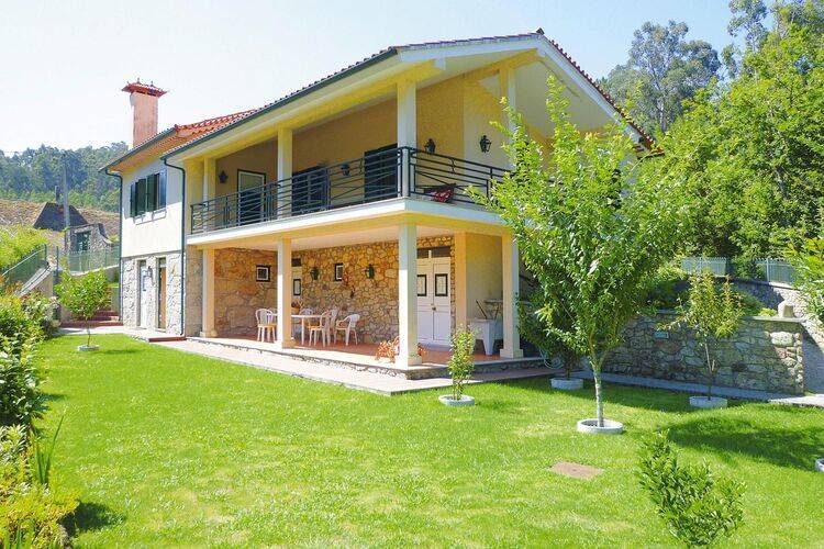 Macieira de Cambra House | 160 m² House ∙ 4 bedrooms ∙ 8 guests