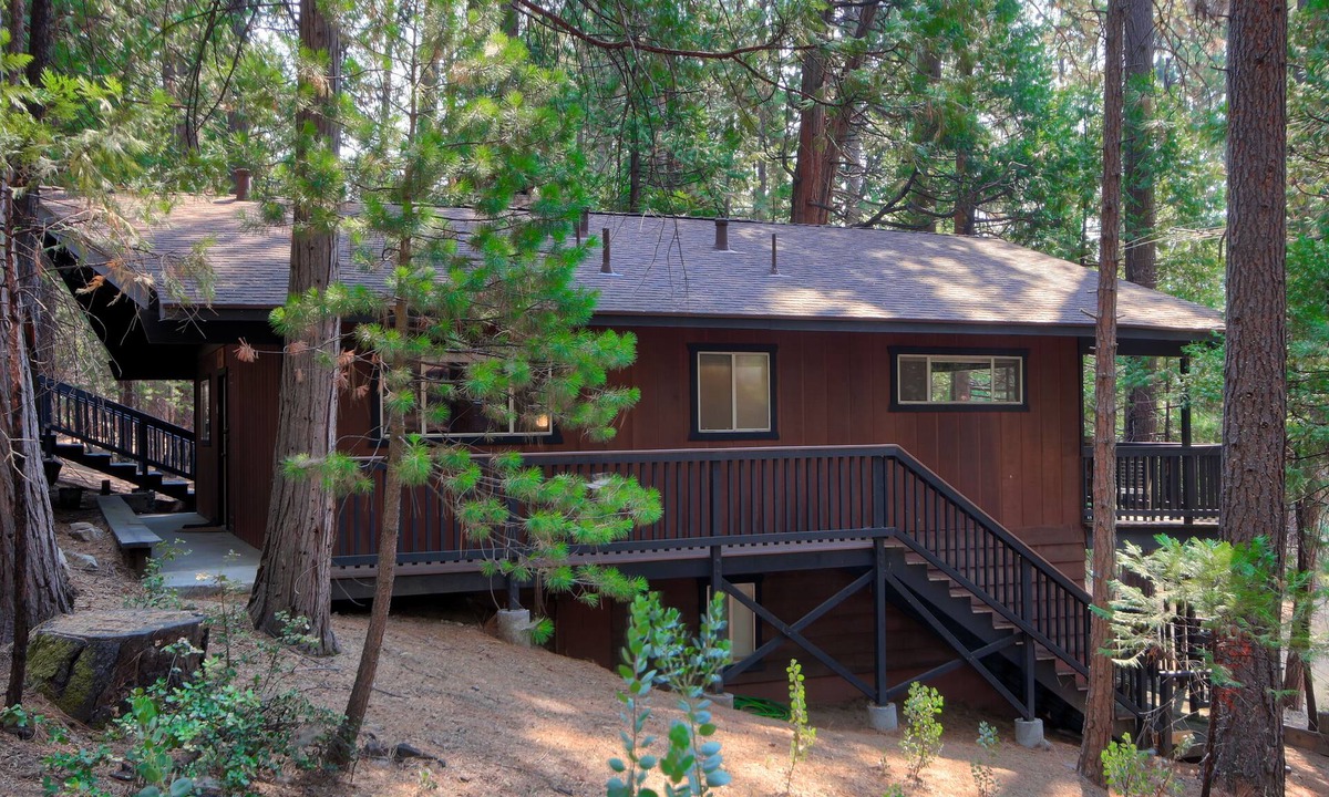 North Wawona Cabin | (18B) Hiltbrand Hangout at The Redwoods In Yosemite