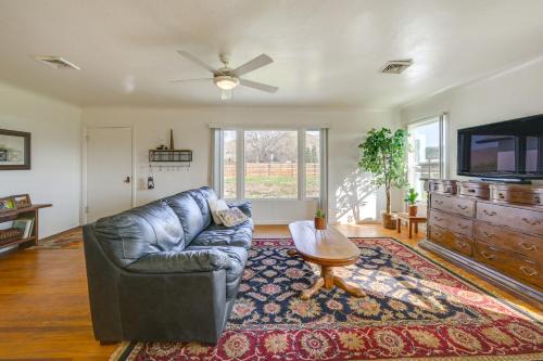 Woodlake House | 19 Mi to Sequoia Nat’l Park: Mtn-View Woodlake Gem