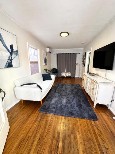 Little Italy Apartment | 1920 Remodeled Craftsman Cottage Heart of Little Italy