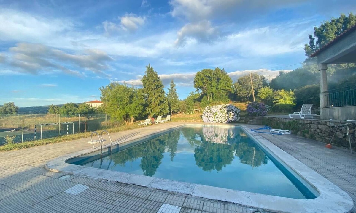 Vila Ruiva Villa | 19th Centry Farmhouse Getaway - Sleep 12-14 w/Pool
