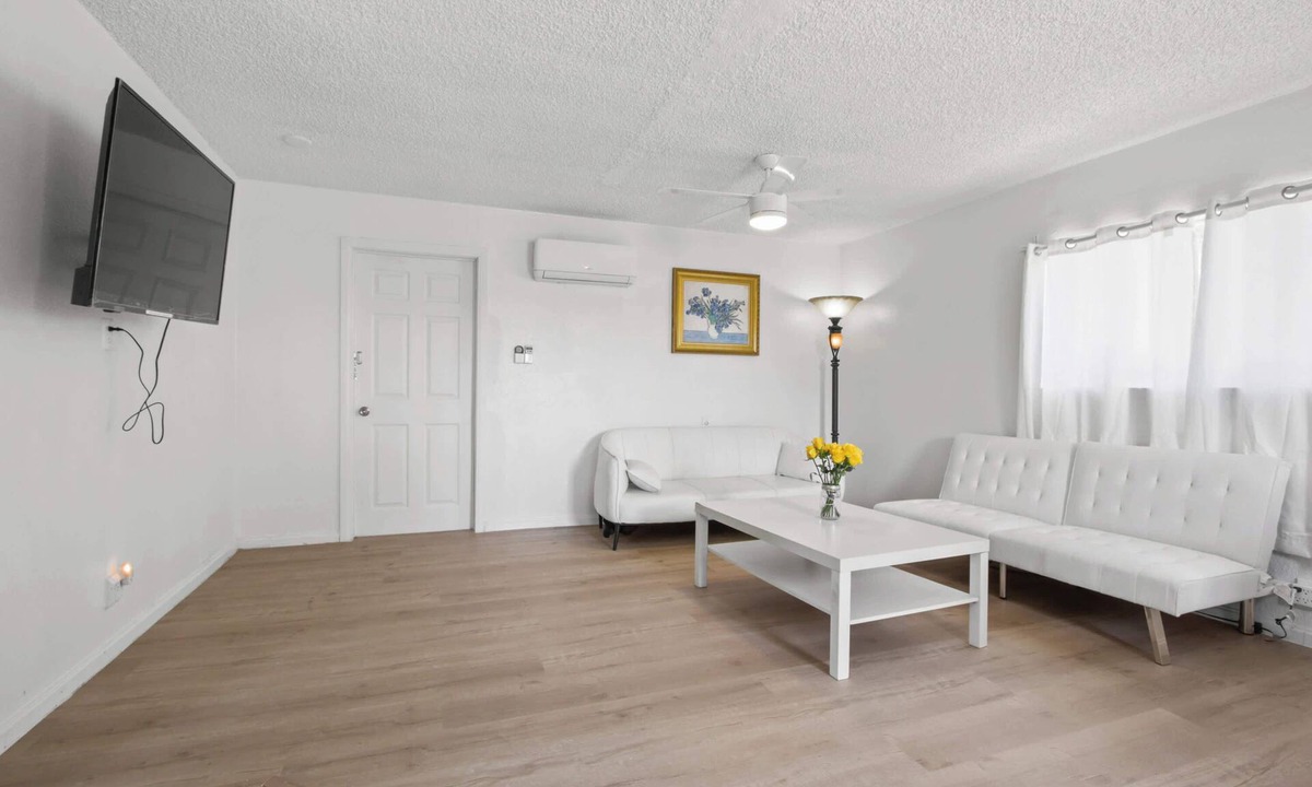 Ontario House | 1BR Guesthouse in Ontario Pet Friendly