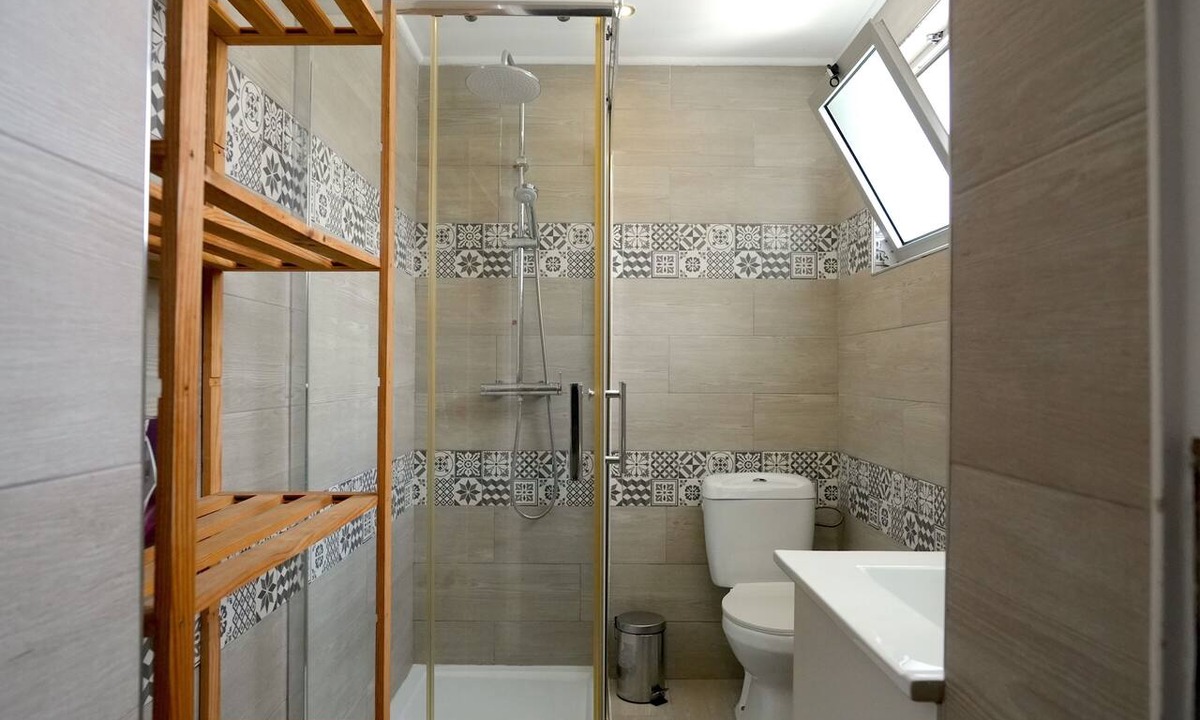 Estoril House | 2 Bed Apartment with Patio