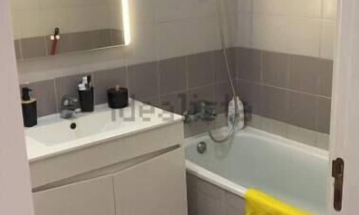 Caparica Apartment | 2 Bedrooms Furnished with Elevator in Aristides Mendes Square