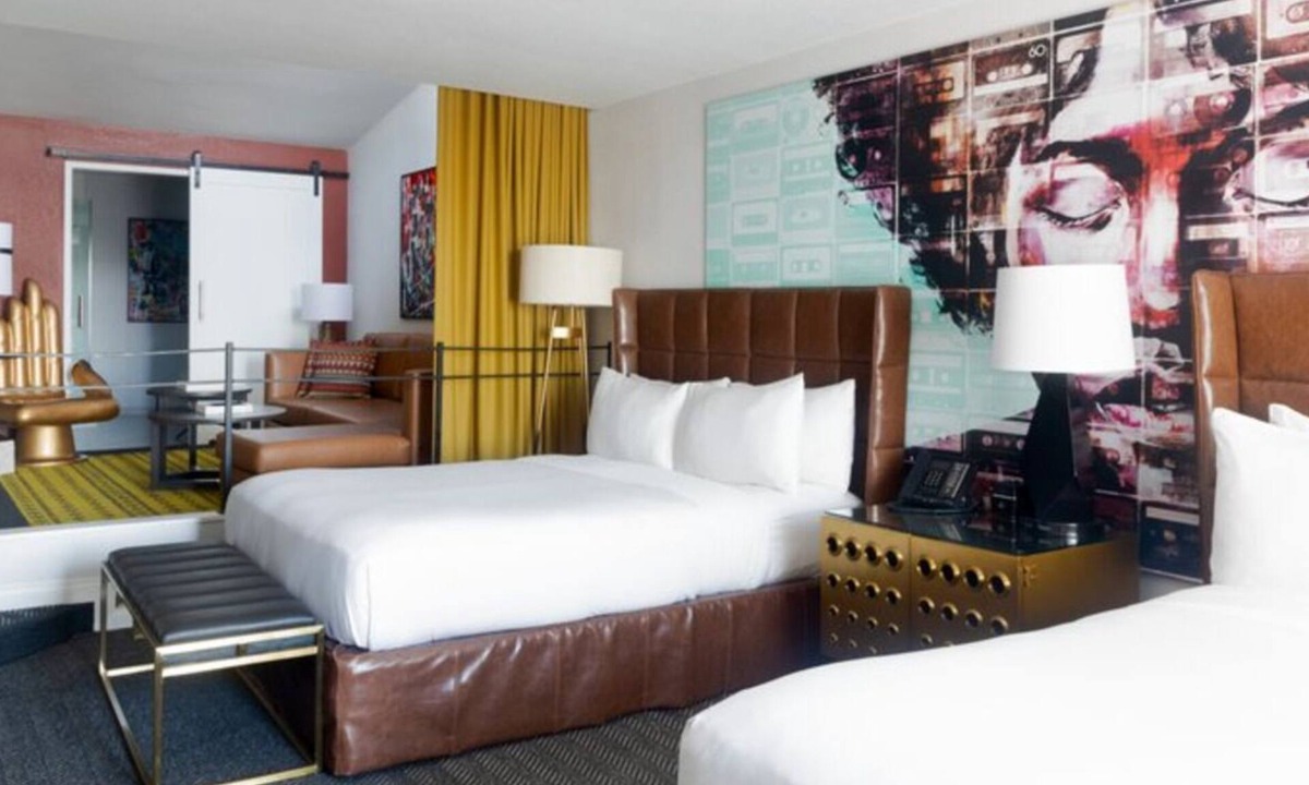 Norma Triangle Hotel | 2 Modern Pet-Friendly Sanctuary w/Rooftop Pool Lounge & Skyline Evenings
