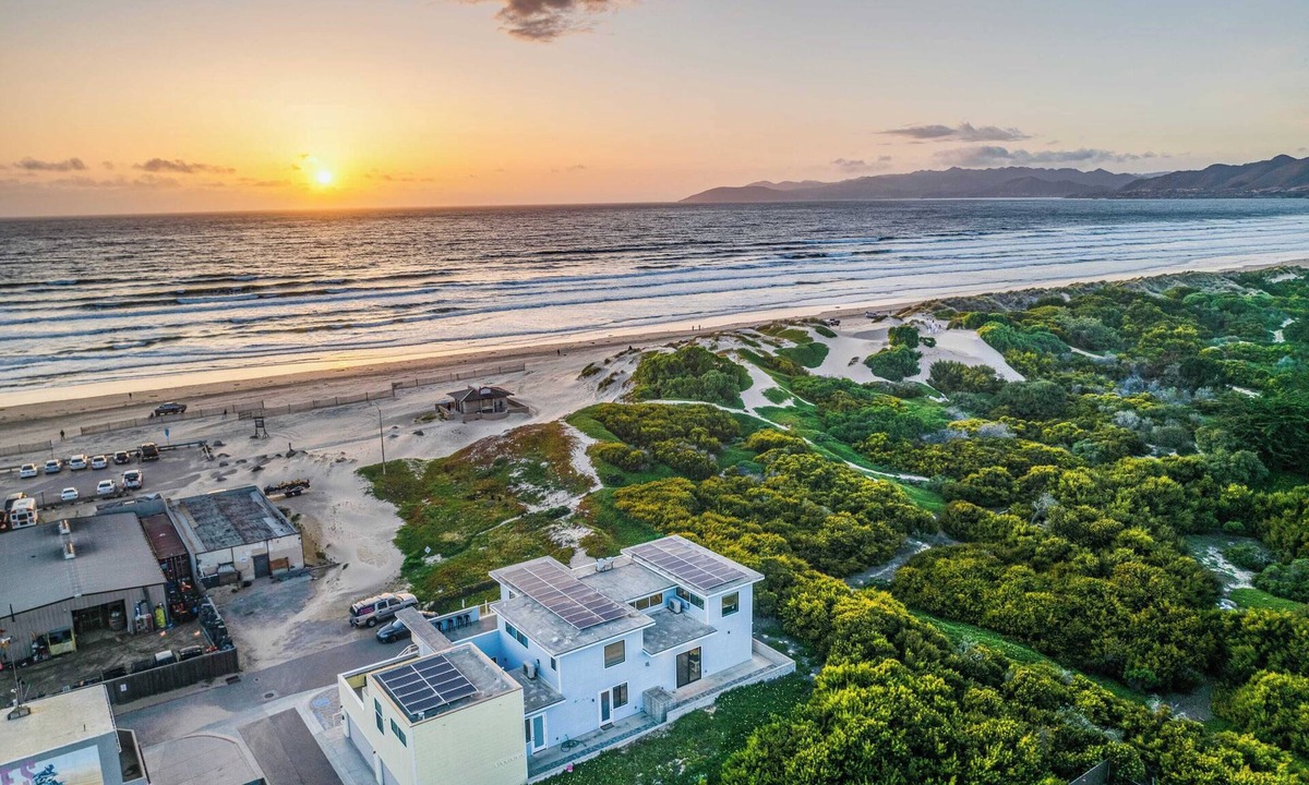 Oceano Cottage | 2 Oceanfront Homes w/Rooftop Deck, Views & Steps to the Sand