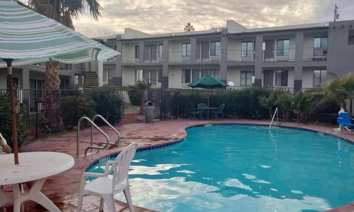 Barstow Apartment | 2 Queen Beds|Non-Smoking