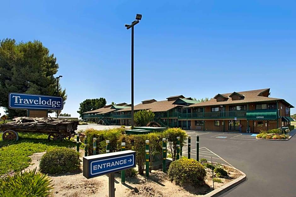 Lemoore Hotel | 2-Star Hotel ∙ Travelodge by Wyndham Lemoore Near Naval Air Station
