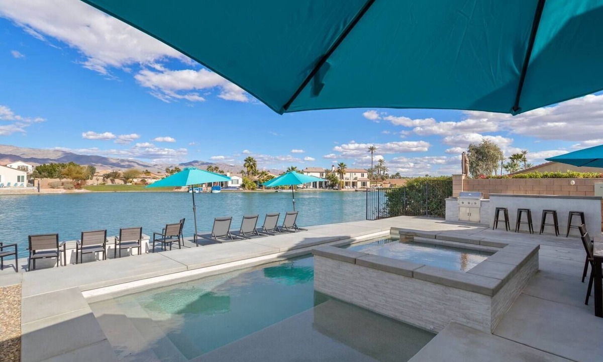 Terra Lago House | 2 Villas Lakeside 8BR, 14 Beds, 24 Guests