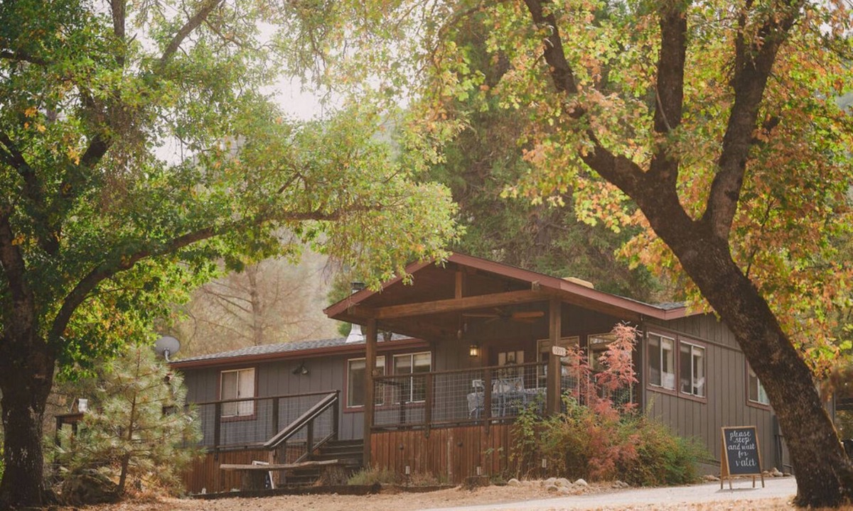 Midpines House | 22 Miles to Yosemite - Hot Tub, Hammocks, Fire Pit, Wood Burning Stove