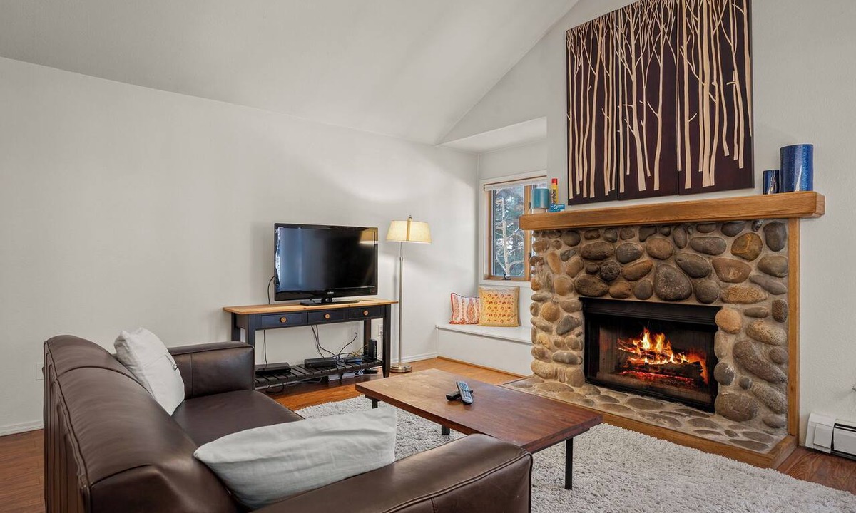 Incline Village Condo | 2BR/2BA Incline Village condo, hot tub, mountain views