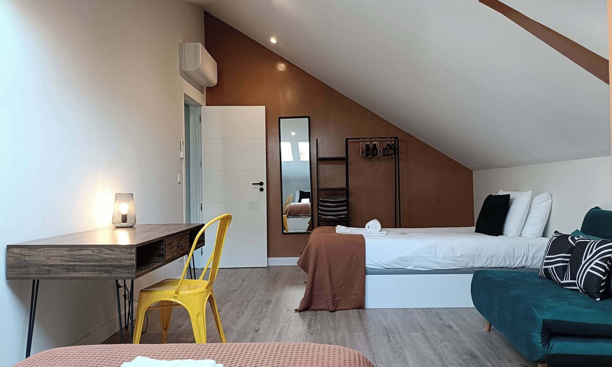 Casal da Ladeira Apartment | 2BR Duplex – Family & Pet Friendly, AC & Wi-Fi