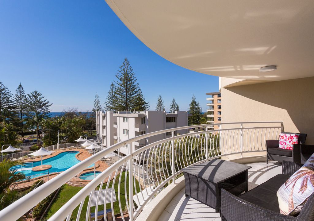 Burleigh Heads Apartment | 2nd Avenue Beachside Apartments 3A