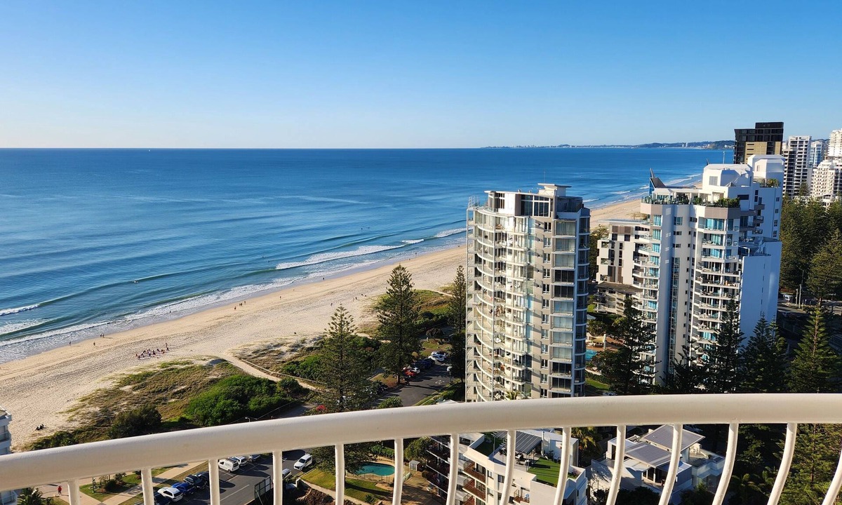 Gold Coast Apartment | 3 Bedroom Broadbeach/Surfers Oceanview Apartment