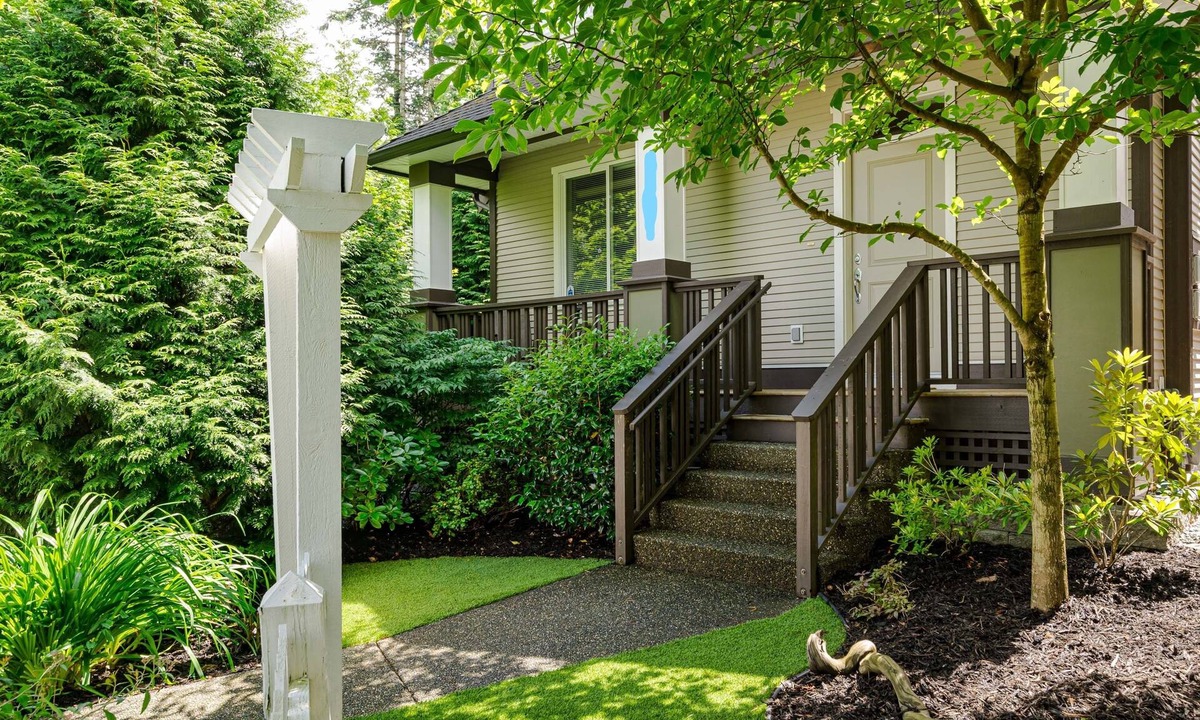 Yorkson House | 3 Bedroom Family Friendly House in Langley BC - 45 minutes from Vancouver!