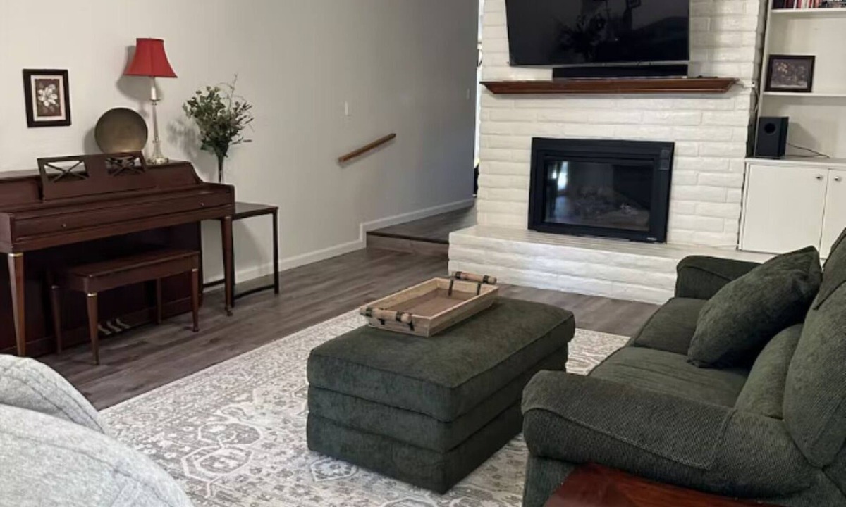 Kingsburg House | 3-bedroom house in fabulous Kingsburg with pool
