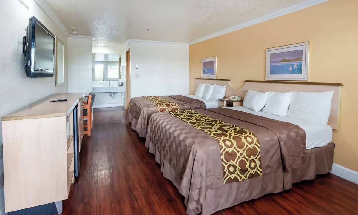 Corcoran Hotel | 3 Convenient Guest Rooms w/Seating Area Near J G Boswell Community Park