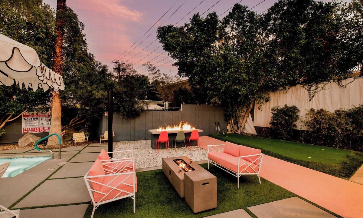 Tahquitz River Estates Cottage | 3 Private Rooms At The Wesley Hotel Perfect for Group Stays