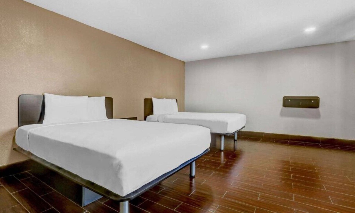 Ukiah Apartment | 3 Queen Beds|Non-Smoking