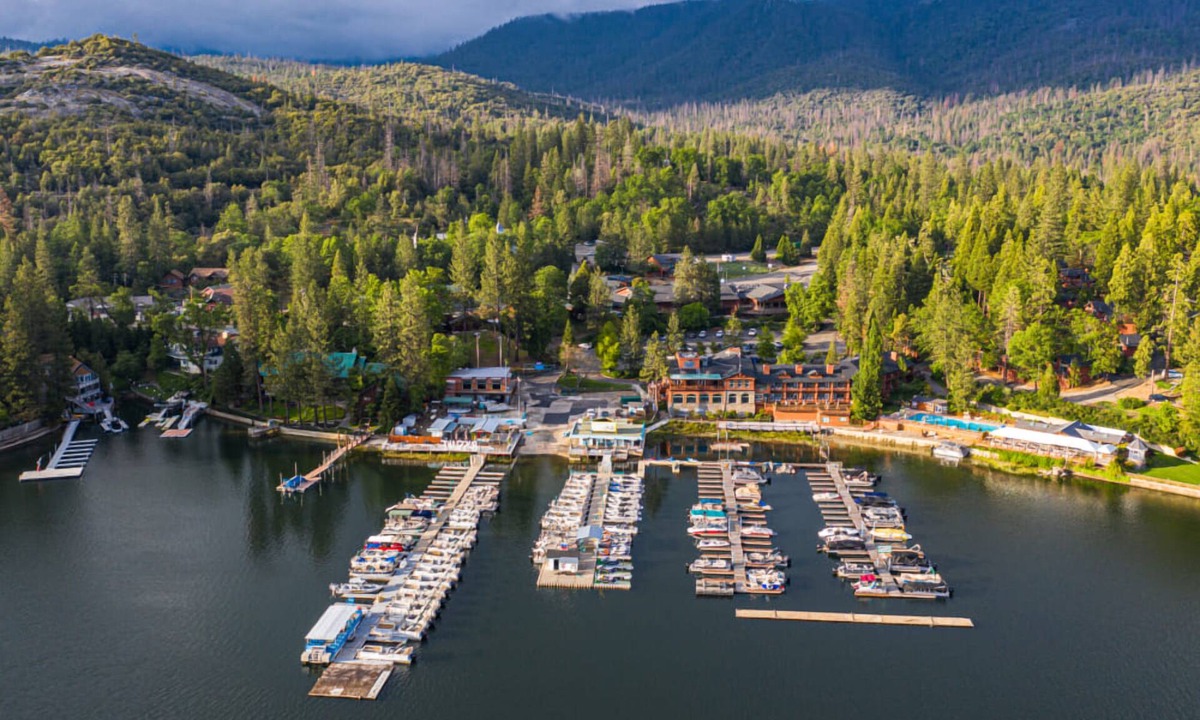 Bass Lake Hotel | 3 Relaxing Getaway with Fireplace & Outdoor Fun Minutes from Bass Lake Trails