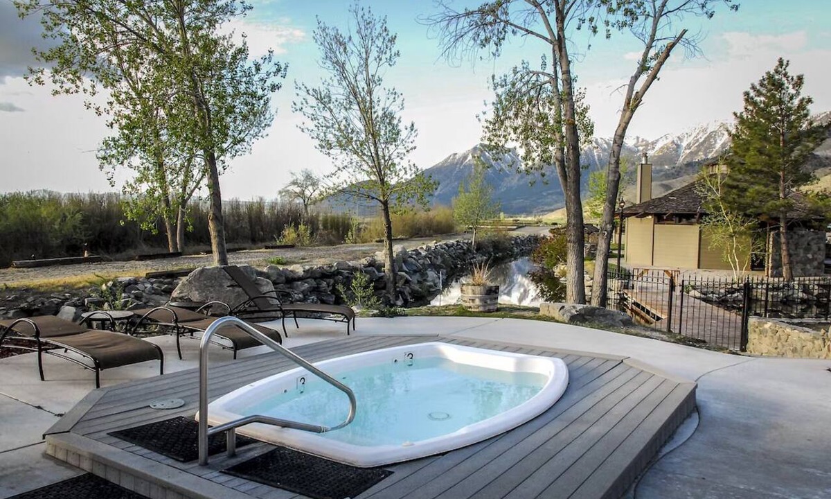 Genoa Hotel | 3 Units | Mountain Thrill Escape | Outdoor Fun & Hot Springs Retreat