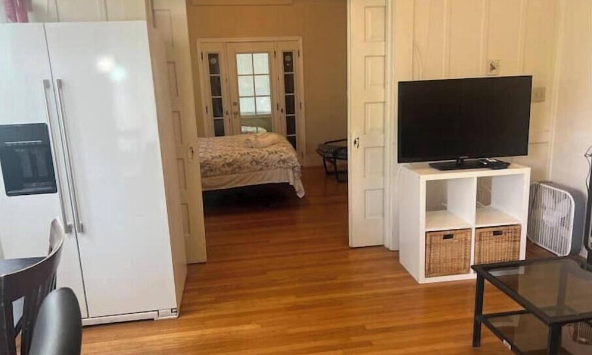 Downtown North Apartment | 359#B Dwntwn 2bdrm/1.5bath w/Den Laundry AC