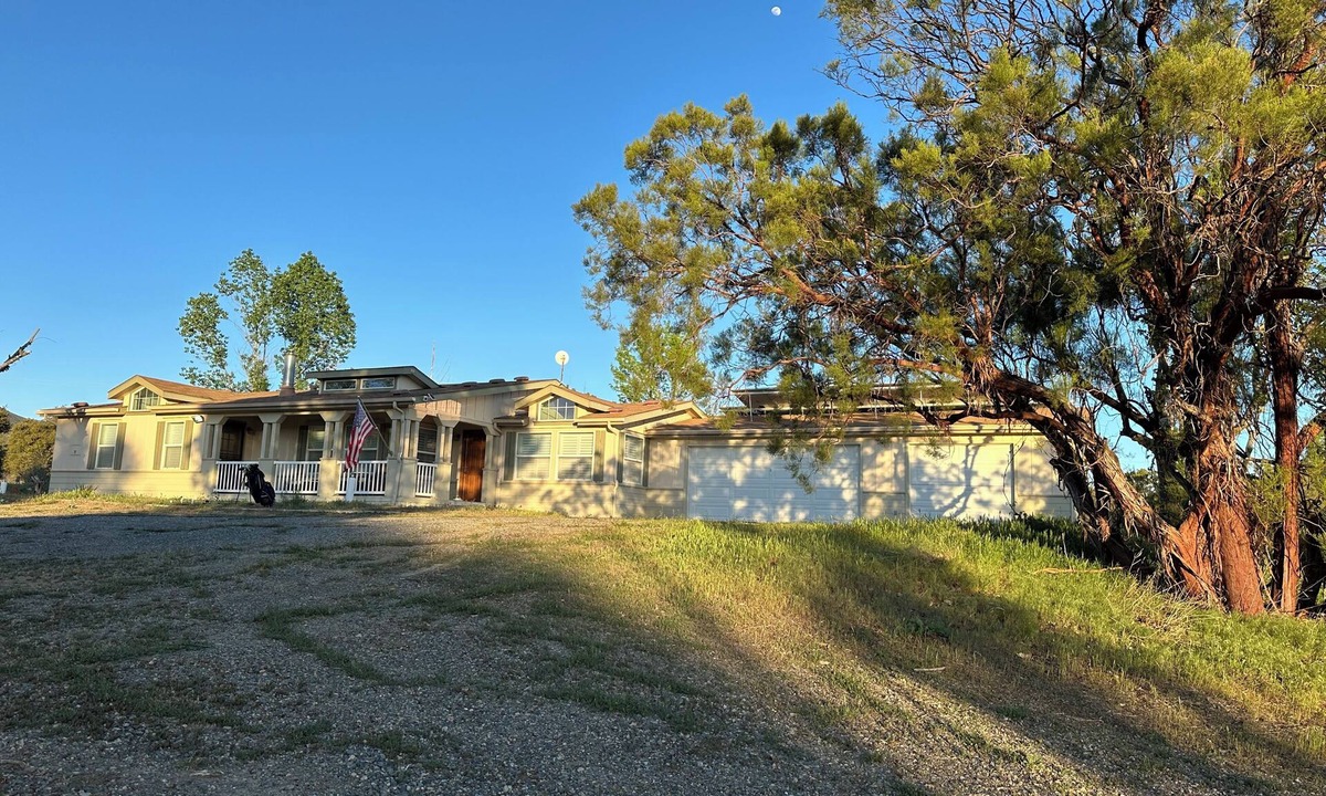 Warner Springs House | 3BR Farmhouse Getaway, Group-Friendly, WiFi, AC, Trails