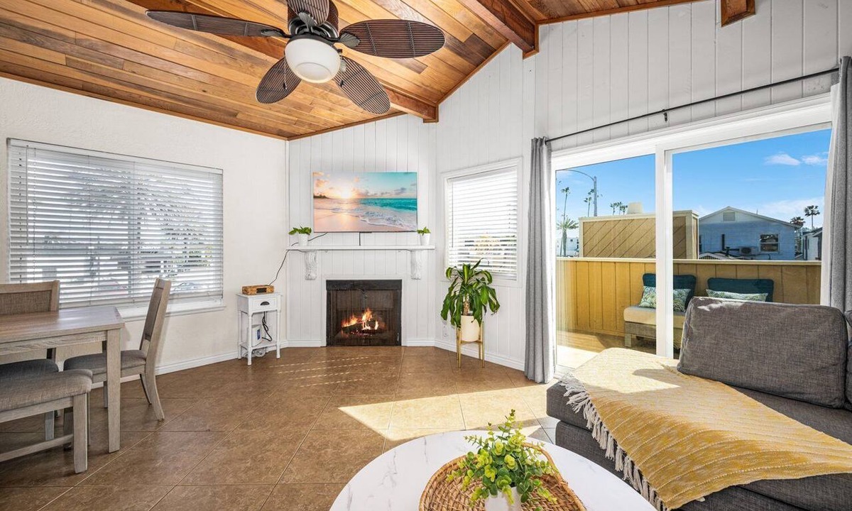 West Newport Apartment | 3BR Home Steps from Shops, Pier and Beach