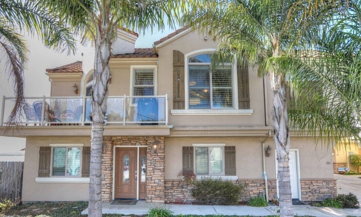 Downtown House | 3BR One block to Beach!