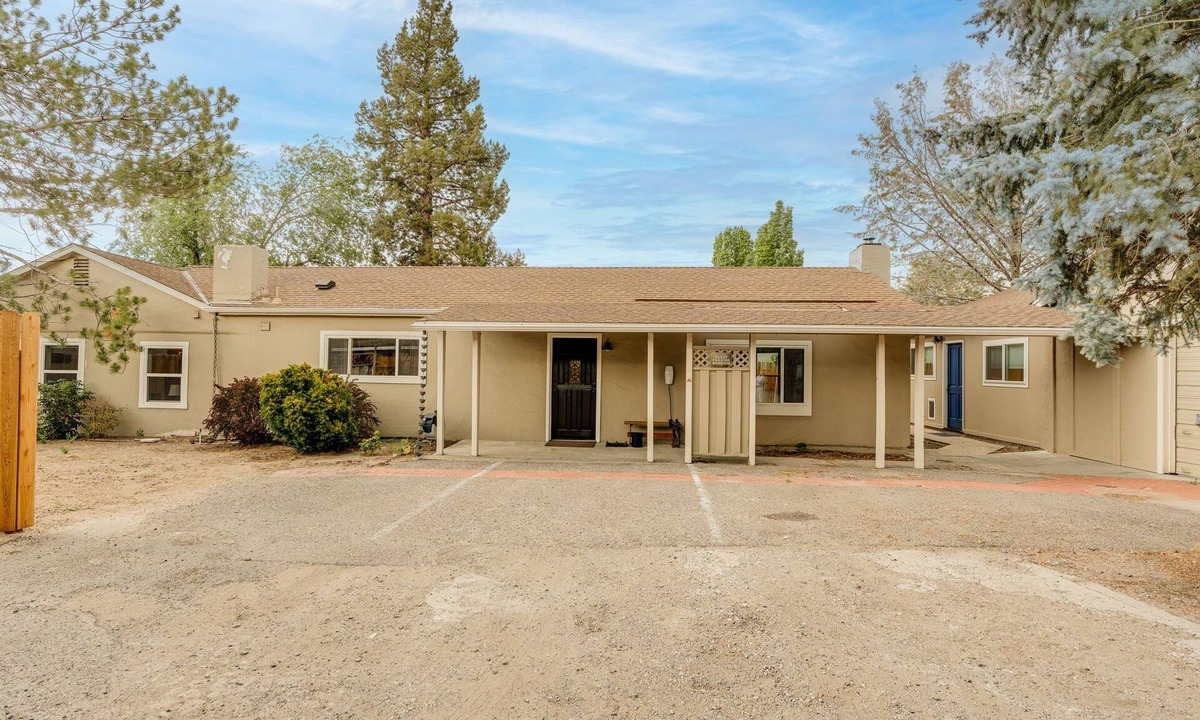 Old Southwest House | 3BR w/shared Hot Tub & Backyard Oasis