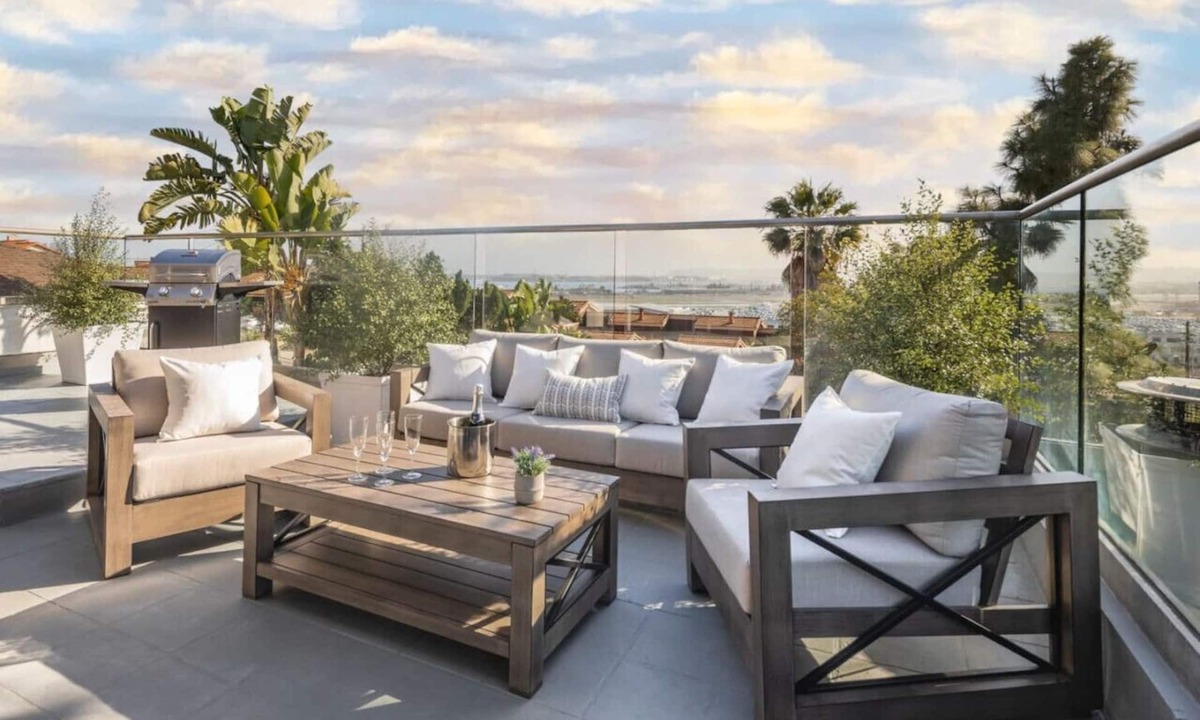 Middletown Villa | 4 Bedroom 2 Bath with Ocean View, Hot Tub, Parking