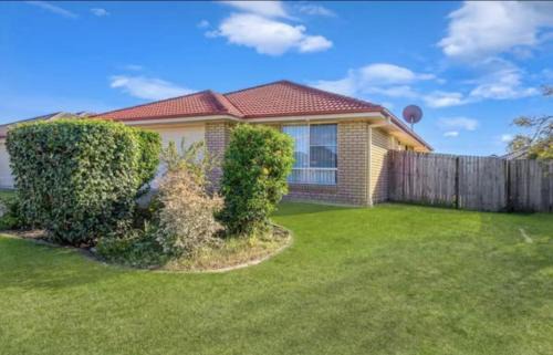 Raceview House | 4 Bedroom House ipswitch Near City