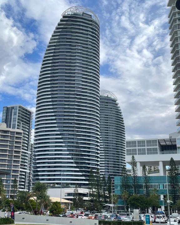 Broadbeach Apartment | 4 Bedroom Huge Sub Penthouse Oracle Level 31 Magnif VIEWS 260m2 Family Skyhome Sleeps 8 Adults and 2 Children, Sofa Bed Portacot, High Chair Central to Everything Resort Skyhome 5 STAR Luxury