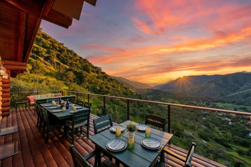 Three Rivers House | 4 Kings Log Cabin 150 Acres Spectacular Views