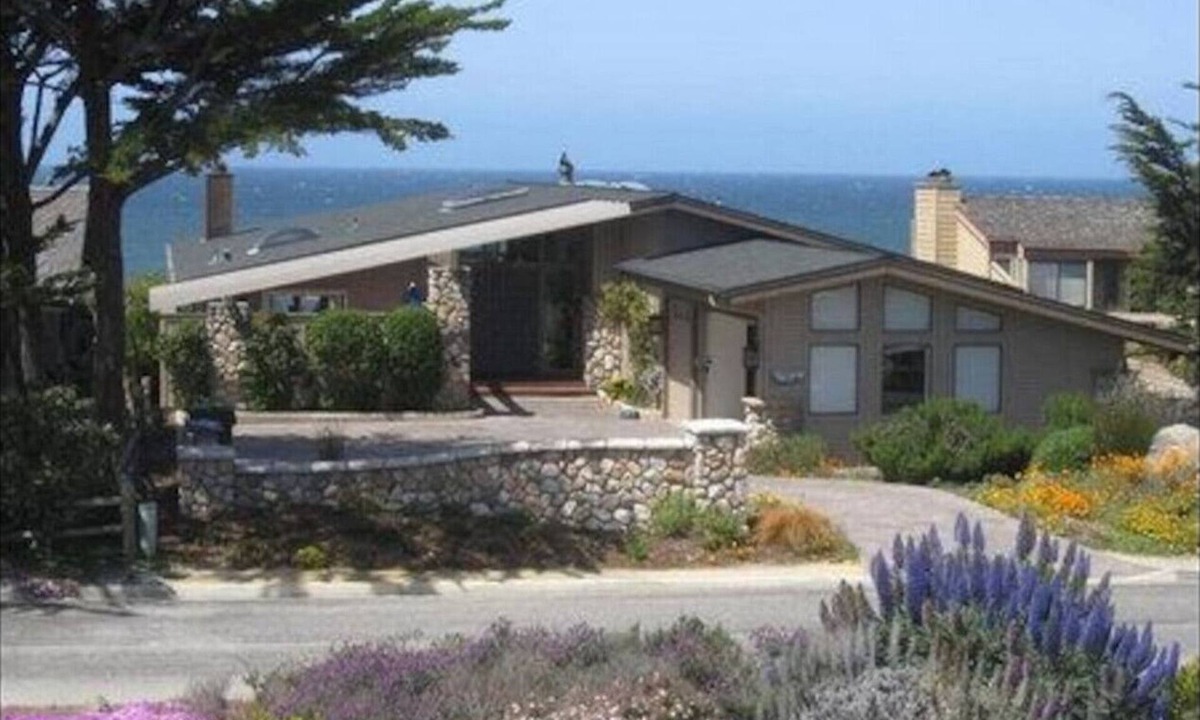 San Simeon House | *4 night minimum/5 night minimum in Summer*